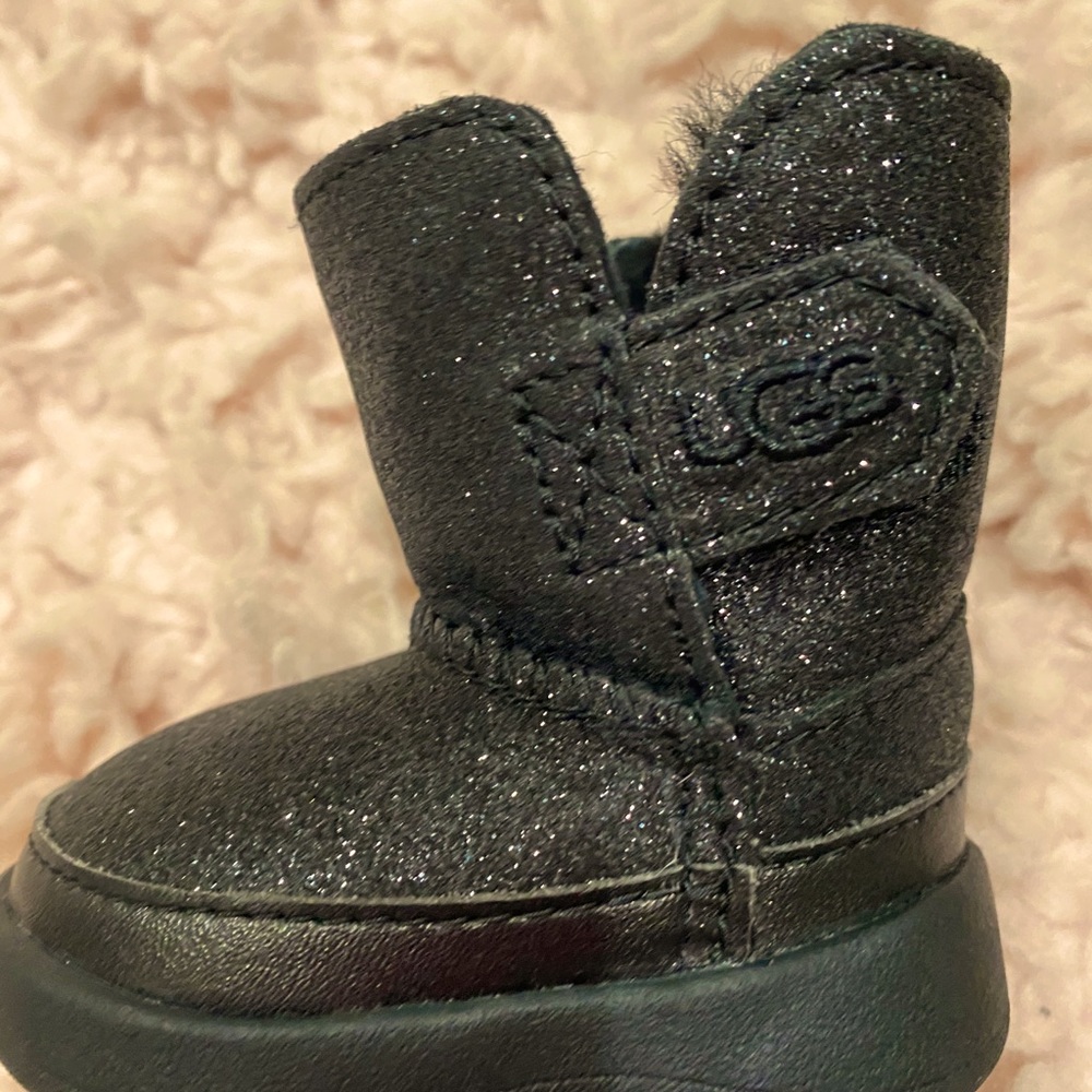 Baby Uggs - Black sparkle - NWOT- size 1